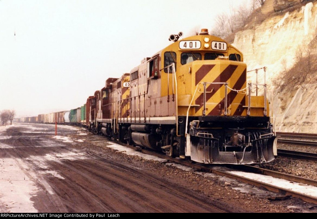 Eastbound Turn approaches the yard